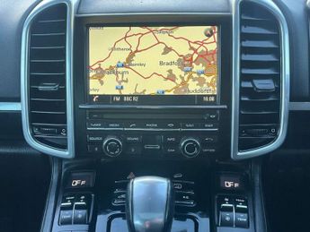 Porsche CAYENNE 3.0 TD V6 SUV 5dr Diesel TiptronicS 4WD Euro 6 (s/s) (262 ps) AA