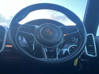 Porsche CAYENNE 3.0 TD V6 SUV 5dr Diesel TiptronicS 4WD Euro 6 (s/s) (262 ps) AA