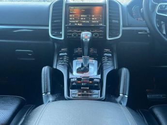 Porsche CAYENNE 3.0 TD V6 SUV 5dr Diesel TiptronicS 4WD Euro 6 (s/s) (262 ps) AA