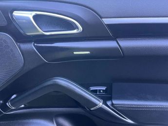 Porsche CAYENNE 3.0 TD V6 SUV 5dr Diesel TiptronicS 4WD Euro 6 (s/s) (262 ps) AA