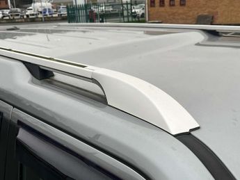 Land Rover DISCOVERY 4 3.0 SD V6 GS SUV 5dr Diesel Auto 4WD Euro 5 (255 bhp) AA INSPECT