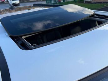 Land Rover DISCOVERY 4 3.0 SD V6 HSE SUV 5dr Diesel Auto 4WD Euro 6 (s/s) (256 bhp) AA 