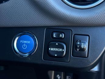 TOYOTA YARIS 1.5 Yaris Icon TSS Hybrid VVT-i CVT 5dr