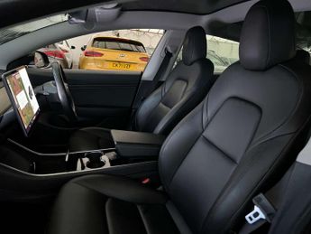 TESLA MODEL 3 Model 3 Standard Range + 4dr