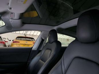 TESLA MODEL 3 Model 3 Standard Range + 4dr