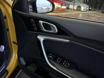 KIA XCEED 1.6 XCeed First Edition PHEV Semi-Auto 5dr