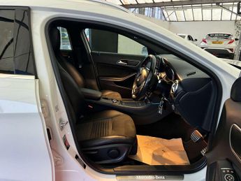 MERCEDES-BENZ GLA 2.0 GLA250 AMG Line Executive 4Matic Auto 4WD 5dr