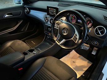 MERCEDES-BENZ GLA 2.0 GLA250 AMG Line Executive 4Matic Auto 4WD 5dr