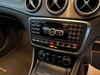 MERCEDES-BENZ GLA 2.0 GLA250 AMG Line Executive 4Matic Auto 4WD 5dr