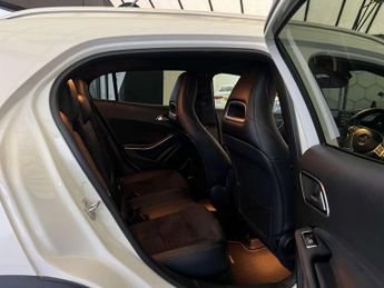 MERCEDES-BENZ GLA 2.0 GLA250 AMG Line Executive 4Matic Auto 4WD 5dr