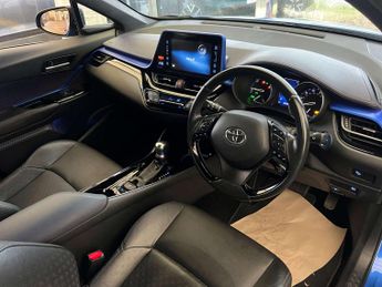 TOYOTA C-HR 1.8 C-HR-Dynamic HEV CVT 5dr