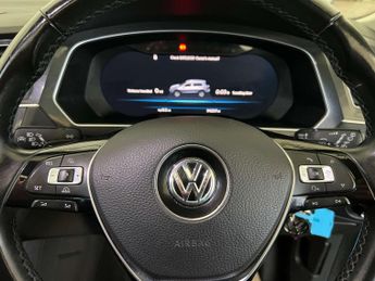 VOLKSWAGEN TIGUAN 2.0 Tiguan SEL TDI BlueMotion Technology 4Motion Semi-Auto 4WD 5