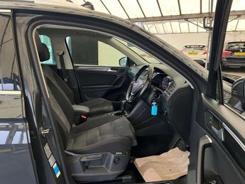 VOLKSWAGEN TIGUAN 2.0 Tiguan SEL TDI BlueMotion Technology 4Motion Semi-Auto 4WD 5