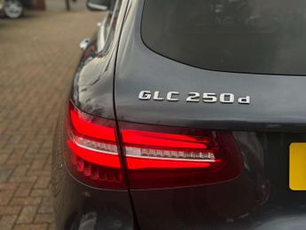 MERCEDES-BENZ GLC 2.1 GLC 250 D 4Matic AMG Line Premium Auto 4WD 5dr