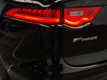 Jaguar F-PACE 2.0 F-Pace R-Sport AWD D Auto 4WD 5dr