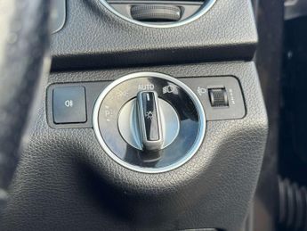 MERCEDES-BENZ C-CLASS 2.1 C220 AMG Sport Edition Premium+ CDi Auto 4dr