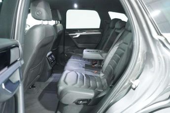 Volkswagen TOUAREG 3.0 Touareg V6 R-Line TDI Auto 4WD 5dr