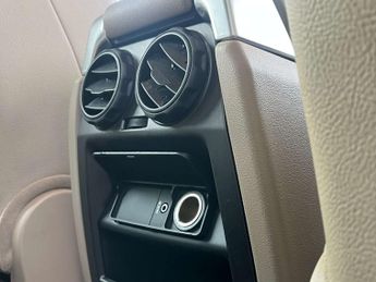 Land Rover DISCOVERY 3.0 Discovery XS SDV6 Auto 4WD 5dr