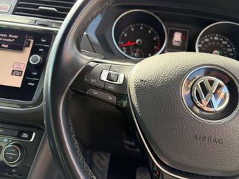 Volkswagen TIGUAN 1.4 Tiguan SE Nav TSi 4Motion Semi-Auto 4WD 5dr