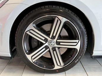 Volkswagen GOLF 2.0 Golf R TSi Semi-Auto 4WD 5dr