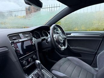 VOLKSWAGEN GOLF 2.0 Golf R-Line TDI BlueMotion Technology Semi-Auto 5dr