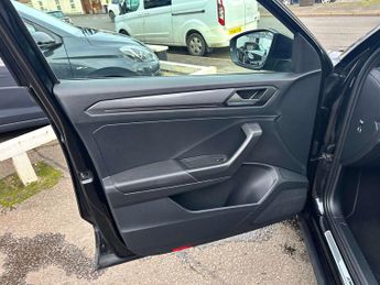 VOLKSWAGEN T-ROC 1.5 T-Roc R-Line TSi Evo Semi-Auto 5dr