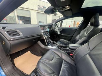 VOLVO V40 2.0 V40 R-Design Pro D3 Automatic 5dr - NATIONAL DELIVERY*