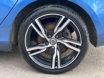 VOLVO V40 2.0 V40 R-Design Pro D3 Automatic 5dr - NATIONAL DELIVERY*