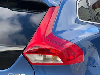 VOLVO V40 2.0 V40 R-Design Pro D3 Automatic 5dr - NATIONAL DELIVERY*
