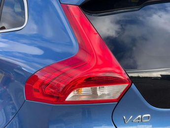 VOLVO V40 2.0 V40 R-Design Pro D3 Automatic 5dr - NATIONAL DELIVERY*