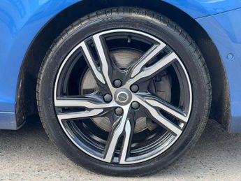 VOLVO V40 2.0 V40 R-Design Pro D3 Automatic 5dr - NATIONAL DELIVERY*