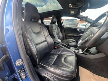 VOLVO V40 2.0 V40 R-Design Pro D3 Automatic 5dr - NATIONAL DELIVERY*