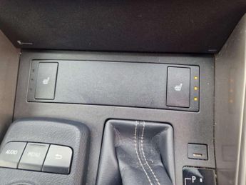 Lexus IS 2.5 300h Executive Edition Saloon 4dr Petrol Hybrid E-CVT Euro 6