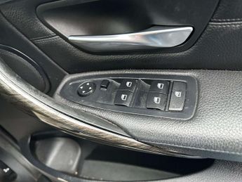 BMW 3 SERIES 2.0 320d Luxury Auto 4dr