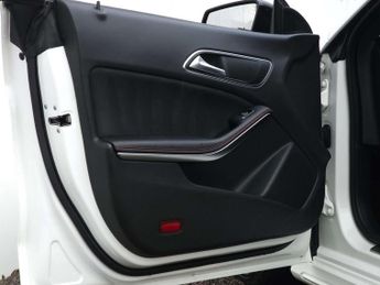 MERCEDES-BENZ CLA 2.1 CLA 220 D AMG Line Auto 5dr