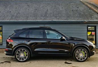 Porsche CAYENNE 3.0 V6 E-Hybrid S SUV 5dr Petrol Plug-in Hybrid TiptronicS 4WD E