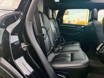 Porsche CAYENNE 3.0 V6 E-Hybrid S SUV 5dr Petrol Plug-in Hybrid TiptronicS 4WD E