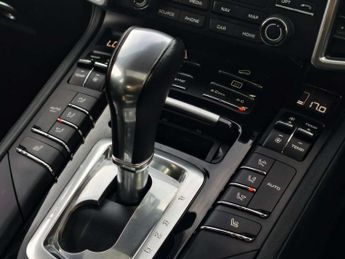 Porsche CAYENNE 3.0 V6 E-Hybrid S SUV 5dr Petrol Plug-in Hybrid TiptronicS 4WD E