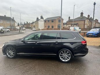 VOLKSWAGEN PASSAT 1.4 Passat R-Line TSi Semi-Auto 5dr