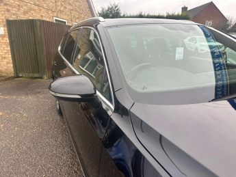 VOLKSWAGEN PASSAT 1.4 Passat R-Line TSi Semi-Auto 5dr