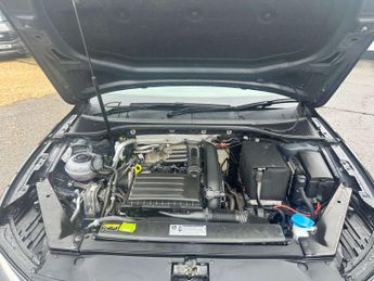 VOLKSWAGEN PASSAT 1.4 Passat R-Line TSi Semi-Auto 5dr