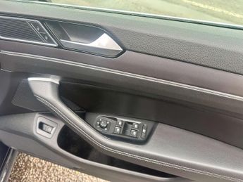 VOLKSWAGEN PASSAT 1.4 Passat R-Line TSi Semi-Auto 5dr