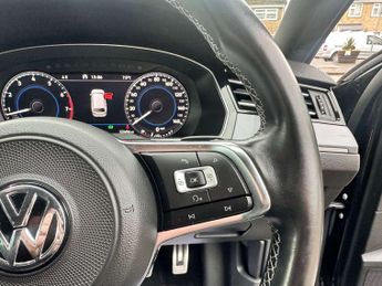 VOLKSWAGEN PASSAT 1.4 Passat R-Line TSi Semi-Auto 5dr