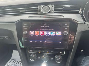 VOLKSWAGEN PASSAT 1.4 Passat R-Line TSi Semi-Auto 5dr