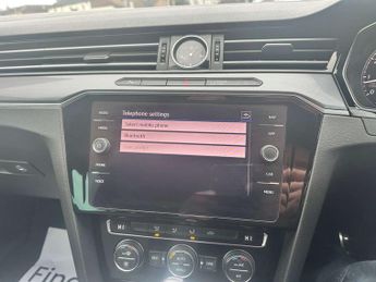 VOLKSWAGEN PASSAT 1.4 Passat R-Line TSi Semi-Auto 5dr