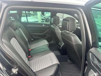 VOLKSWAGEN PASSAT 1.4 Passat R-Line TSi Semi-Auto 5dr