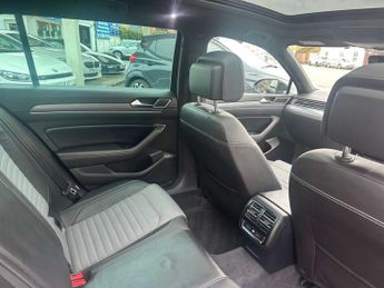 VOLKSWAGEN PASSAT 1.4 Passat R-Line TSi Semi-Auto 5dr