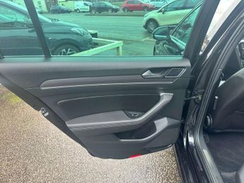 VOLKSWAGEN PASSAT 1.4 Passat R-Line TSi Semi-Auto 5dr