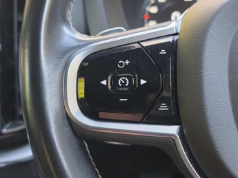 VOLVO XC60 2.0 XC60 R-Design T8 PHEV AWD Auto 4WD 5dr