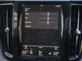 VOLVO XC60 2.0 XC60 R-Design T8 PHEV AWD Auto 4WD 5dr